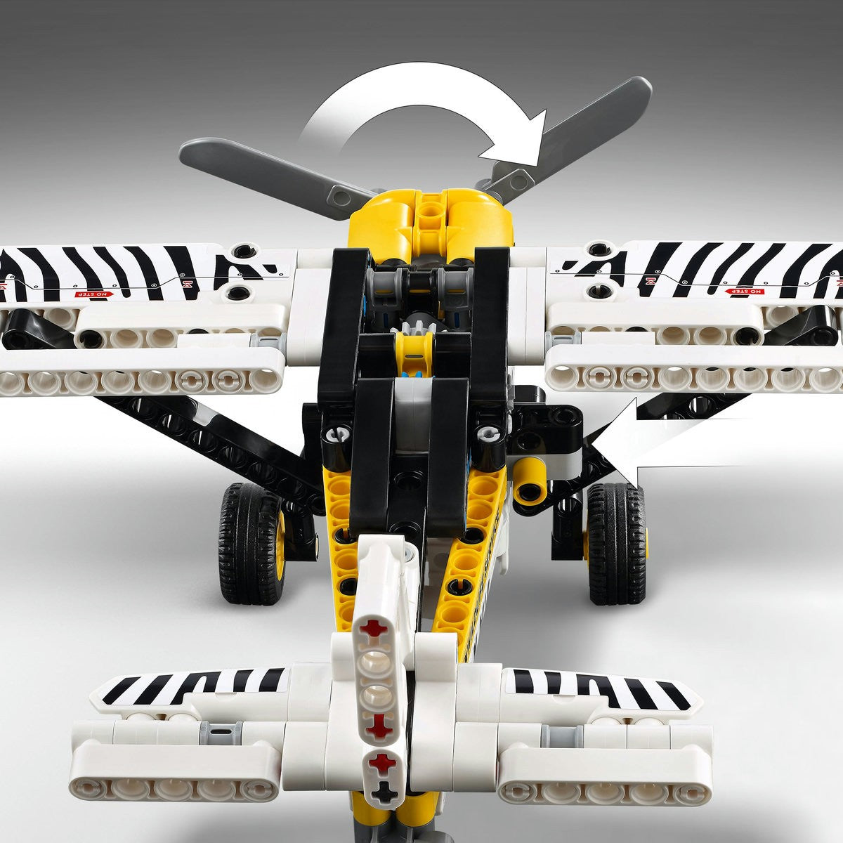 LEGO® Technic™ Avion pentru zone greu accesibile (42198) - Gabcom